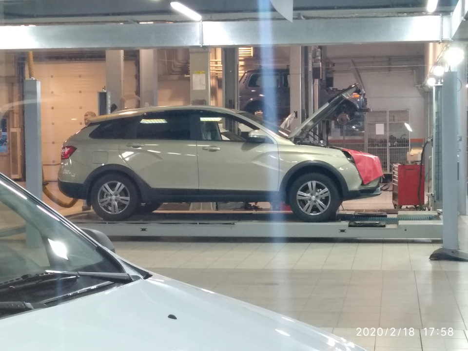 верхняя правая подушка двигателя — Lada Vesta SW Cross, 1,8 л, 2018 ...