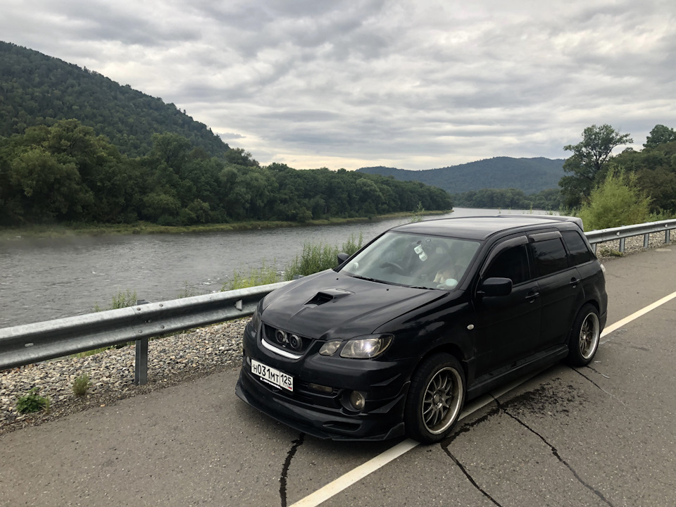 Митсубиси владивосток. Mitsubishi Airtrek Turbo. Mitsubishi Airtrek stance. Бампер Airtrek Turbo на Outlander.