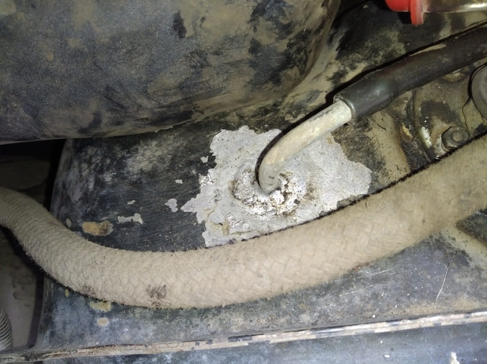 Потёк бензобак — Lada 21063, 1,7 л, 1990 года | поломка | DRIVE2