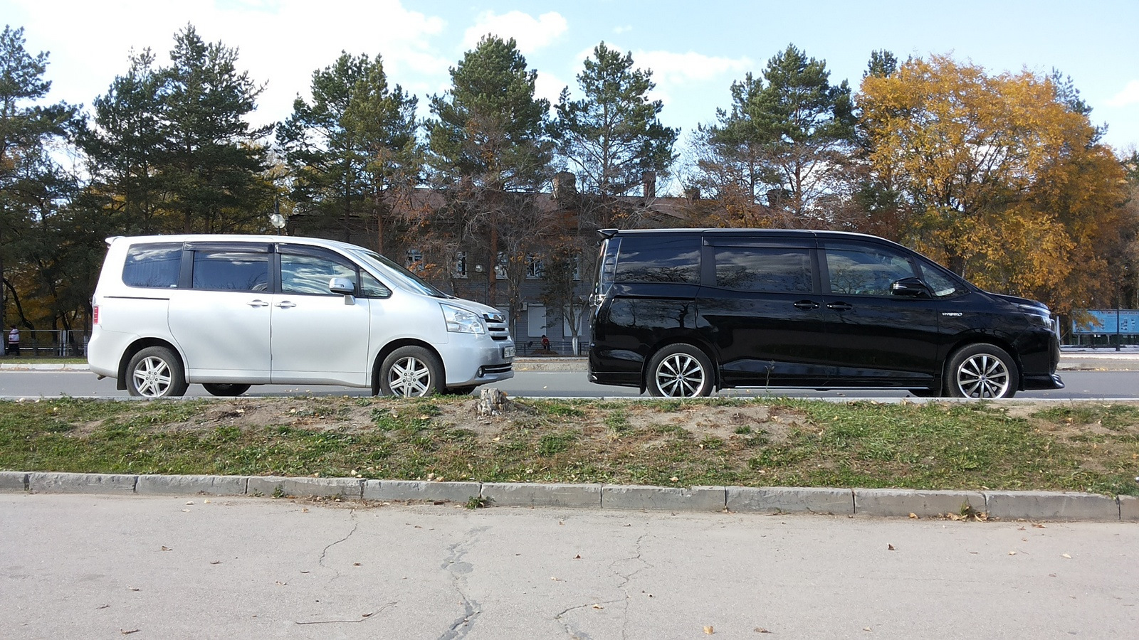 Тойота вокси 4вд. Тойота вокси 2 поколение. Ноах клиренс. Тойота ноах 2008. Ноах клиренс.