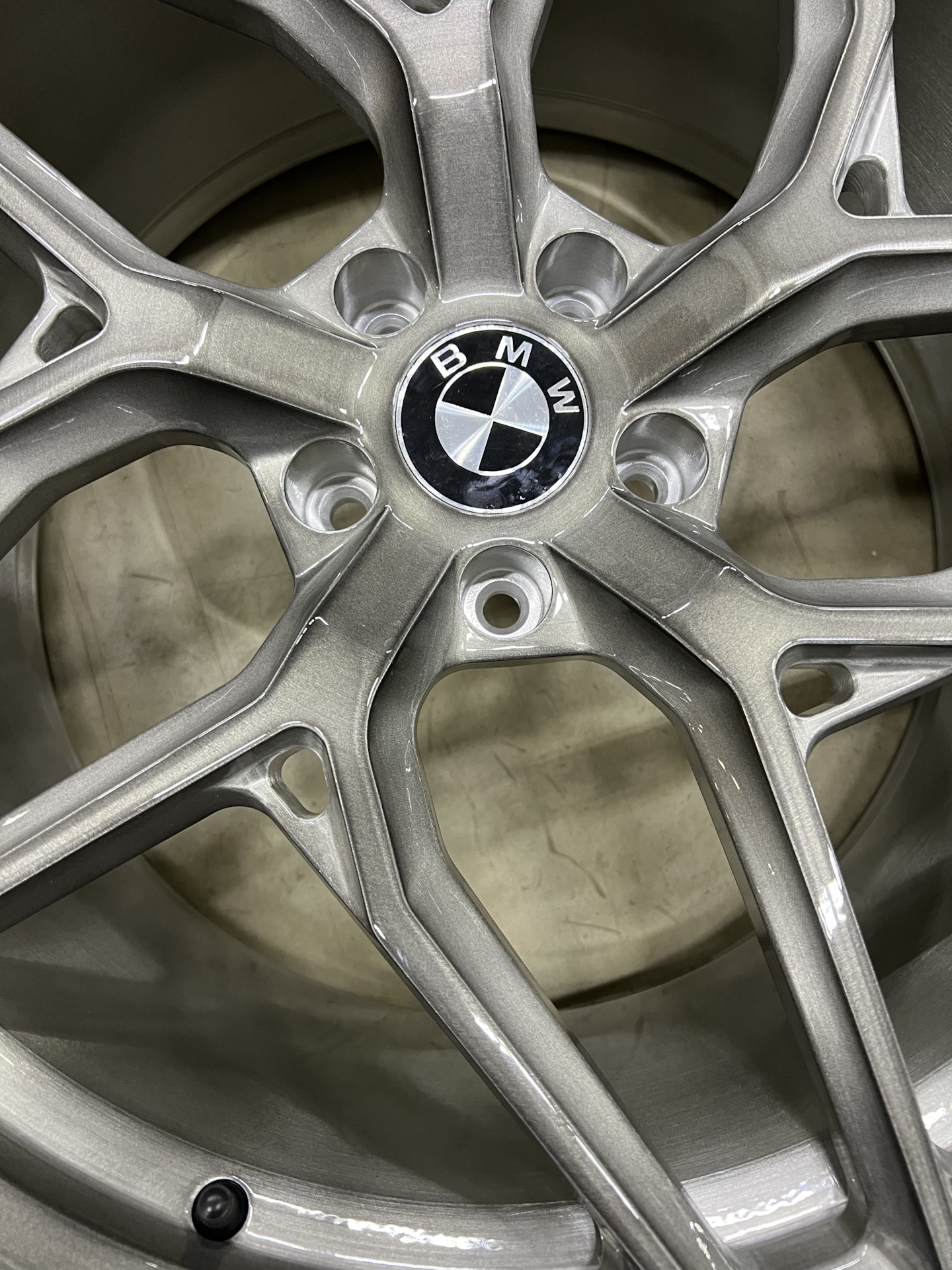 Диски Brushed на машине, фото после мойки. — BMW X6 (F16), 3 л, 2018 ...