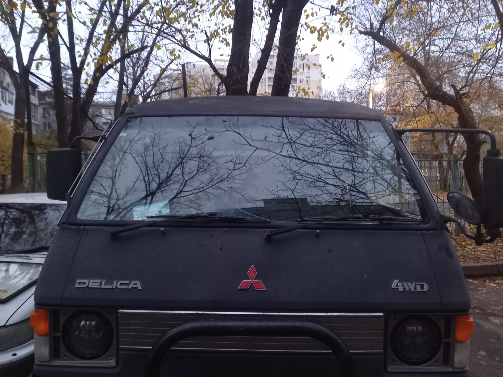 55 Замена лобового стекла в резинку — Mitsubishi Delica, 2 л, 1984 года |  запчасти | DRIVE2