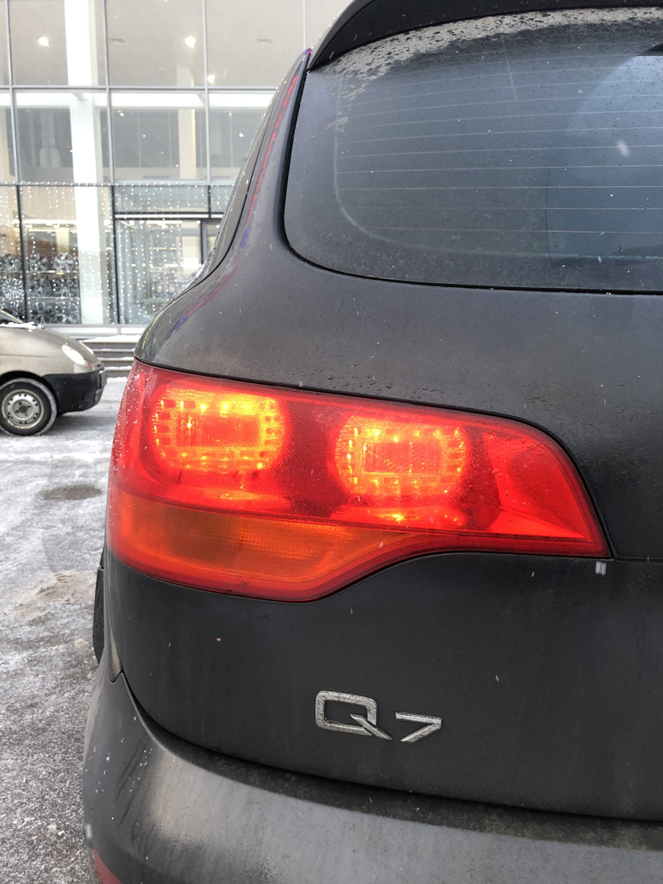 Audi q5 не работают задние фонари