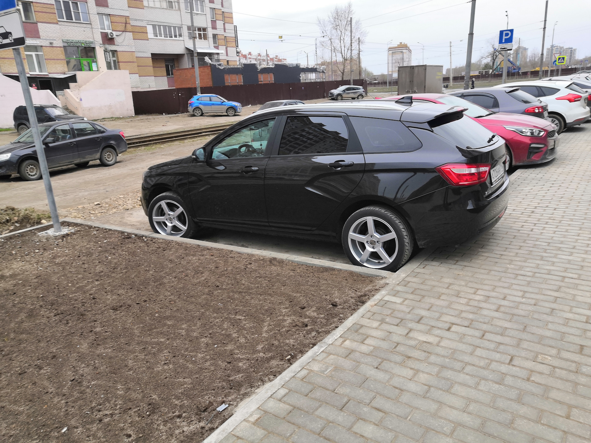 17 диски — Lada Vesta SW (1G), 1,6 л, 2018 года | шины | DRIVE2