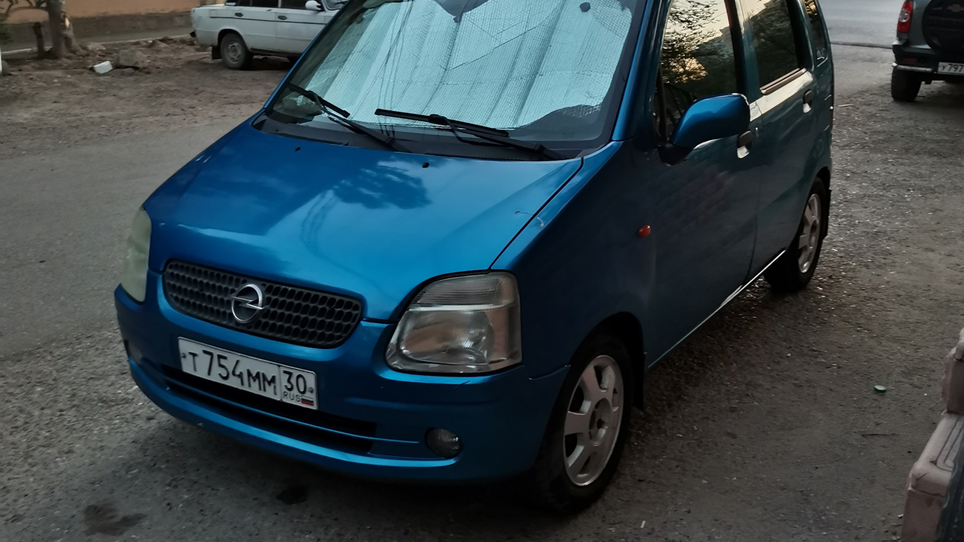 Opel Agila с 2000-2007 г.в белый фон.