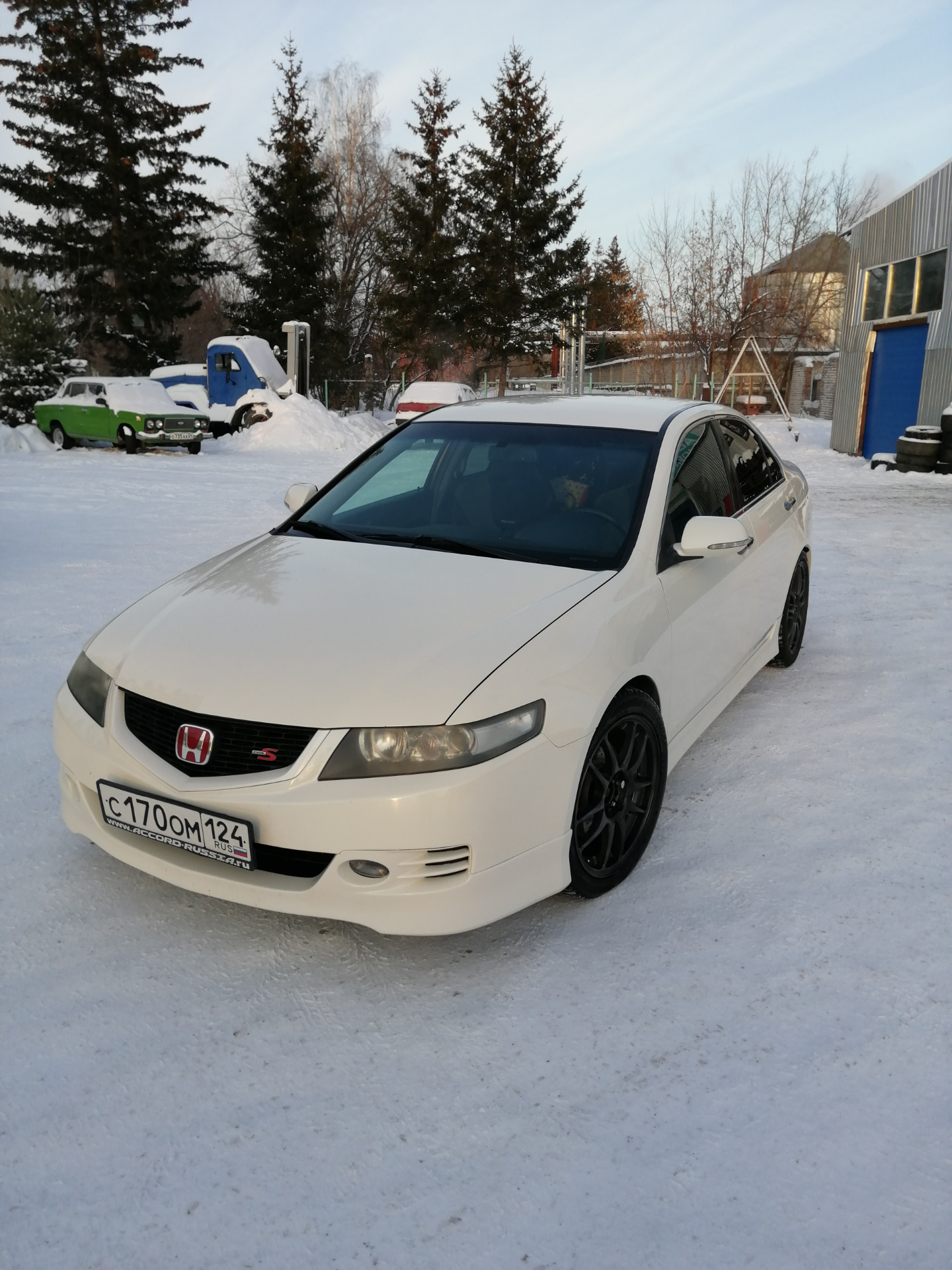 Хонда 7 поколения. Honda Accord 7. Honda Accord 7 поколение. Хонда Аккорд 7 поколения 2.4. Хонда Аккорд 7 2.4 зима.