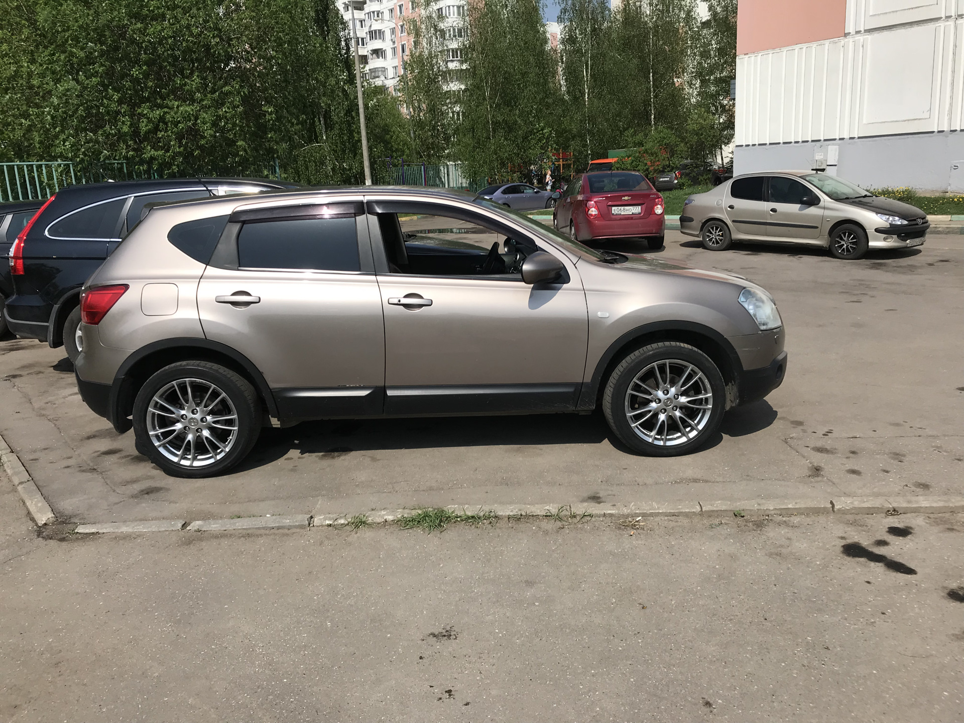 Диски на ниссан кашкай. Nissan Qashqai r18. Nissan Qashqai+2 r18. Nissan Qashqai 2007 r18. Nissan Кашкай r18.