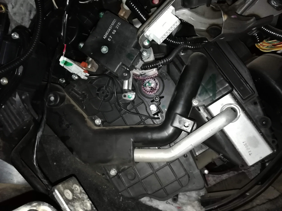 Регулировка заслонки печки; замена рычага сервопривода заслонки ...