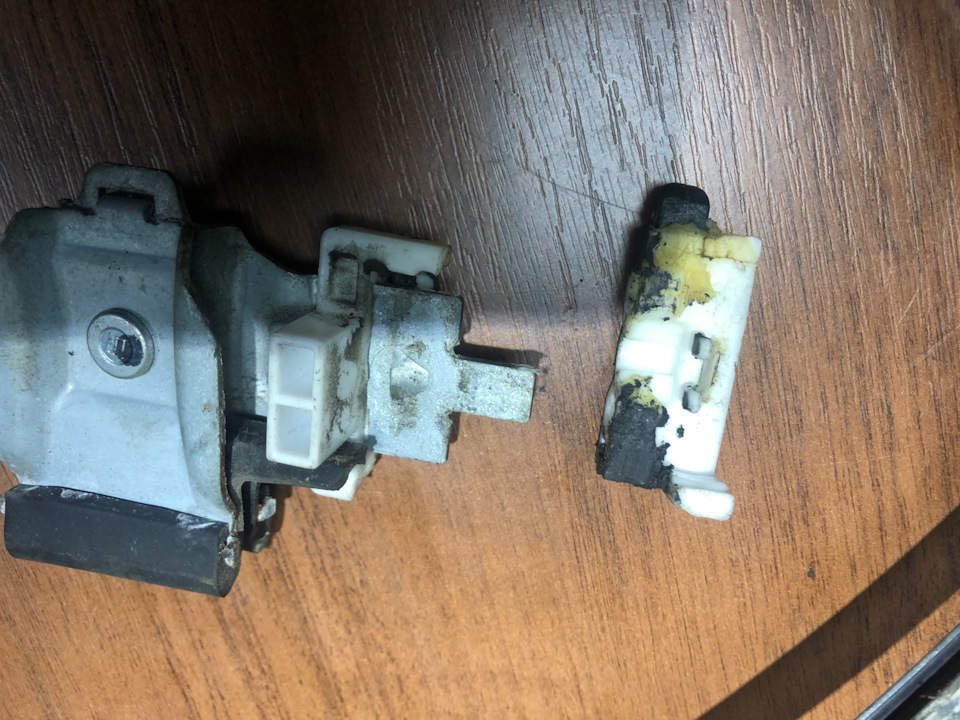 Ремонт стеклоподъемника — Saab 9-4X, 3 л, 2011 года | своими руками ...