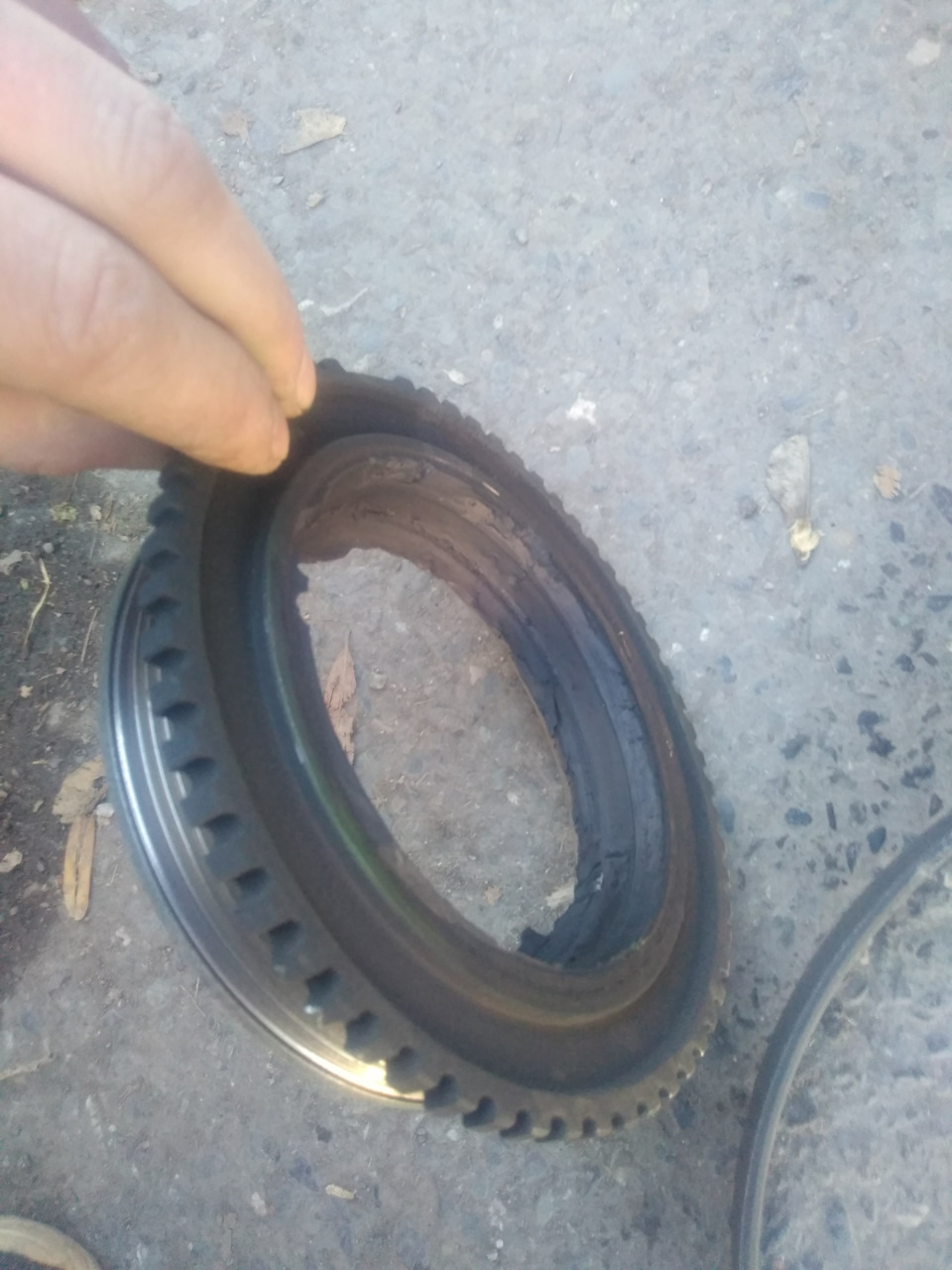 Поломка шкива коленвала — Lada Приора седан, 1,6 л, 2009 года | поломка ...