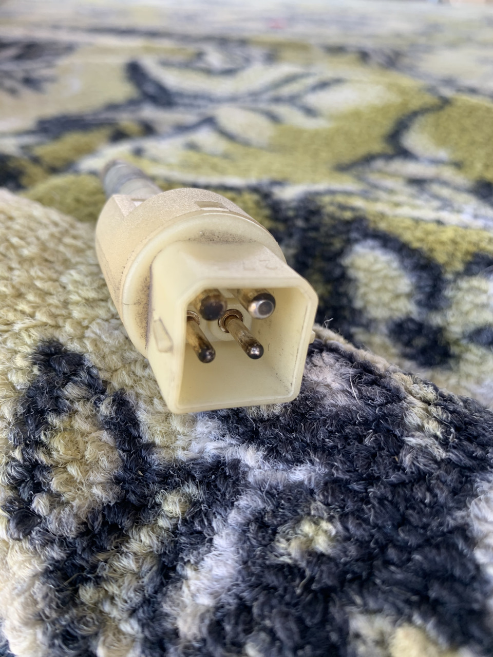 Ошибка 00526 — Выключатель стоп-сигнала-F. — обрыв цепи — Audi S6 (C4 ...