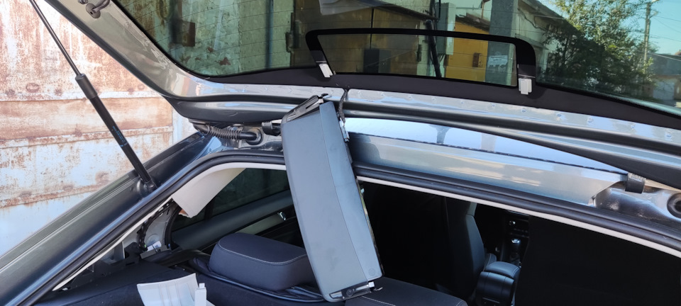 Установка видеорегистратора на заднее стекло — Skoda Rapid (2G), 1,6 л ...