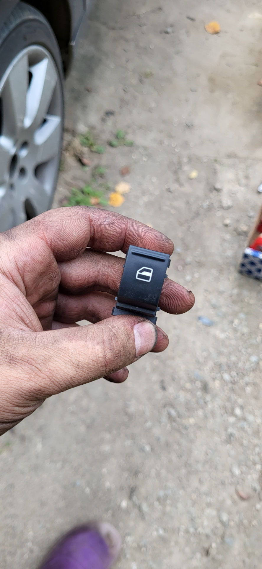 Замена кнопки стеклоподъёмника — Volkswagen Passat B6, 2 л, 2009 года ...