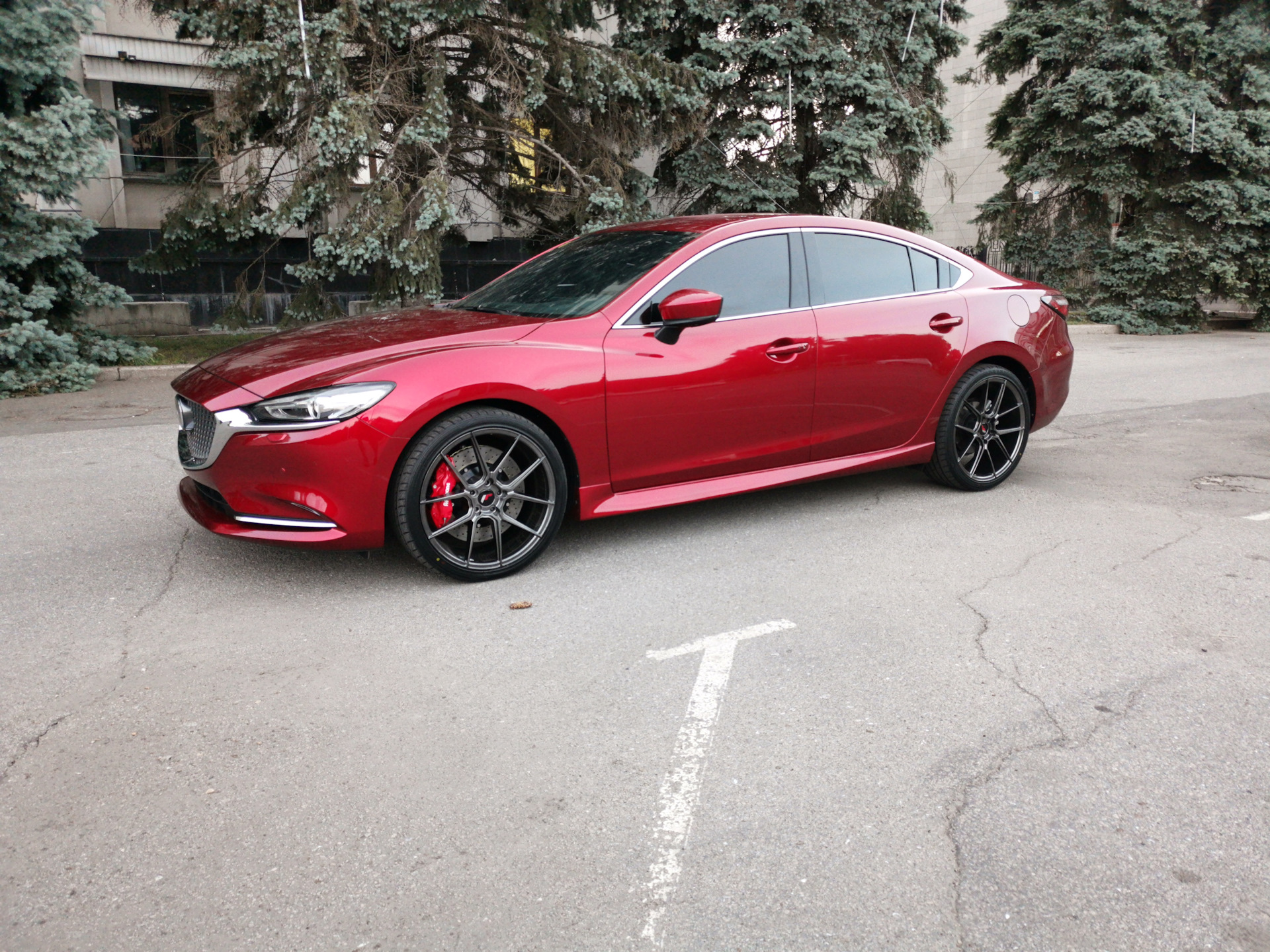 Mazda 6 красная с черным