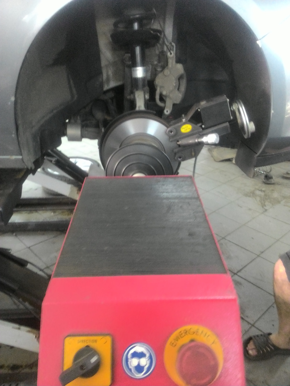 Замена передних колодок Опель Астра j — Opel Astra J, 1,4 л, 2011 года ...