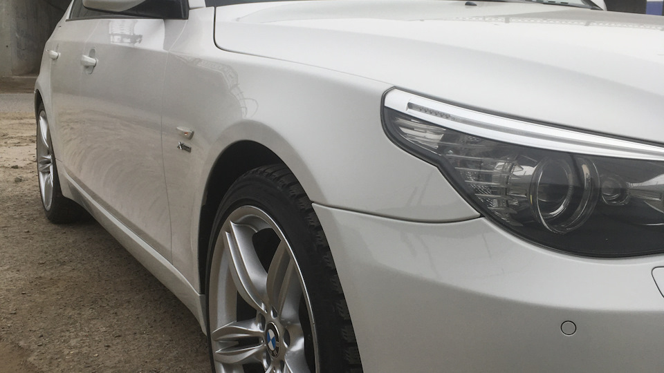 Bmw 5 Series White Horse Drive2