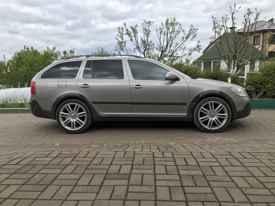 Skoda Octavia Scout 2015