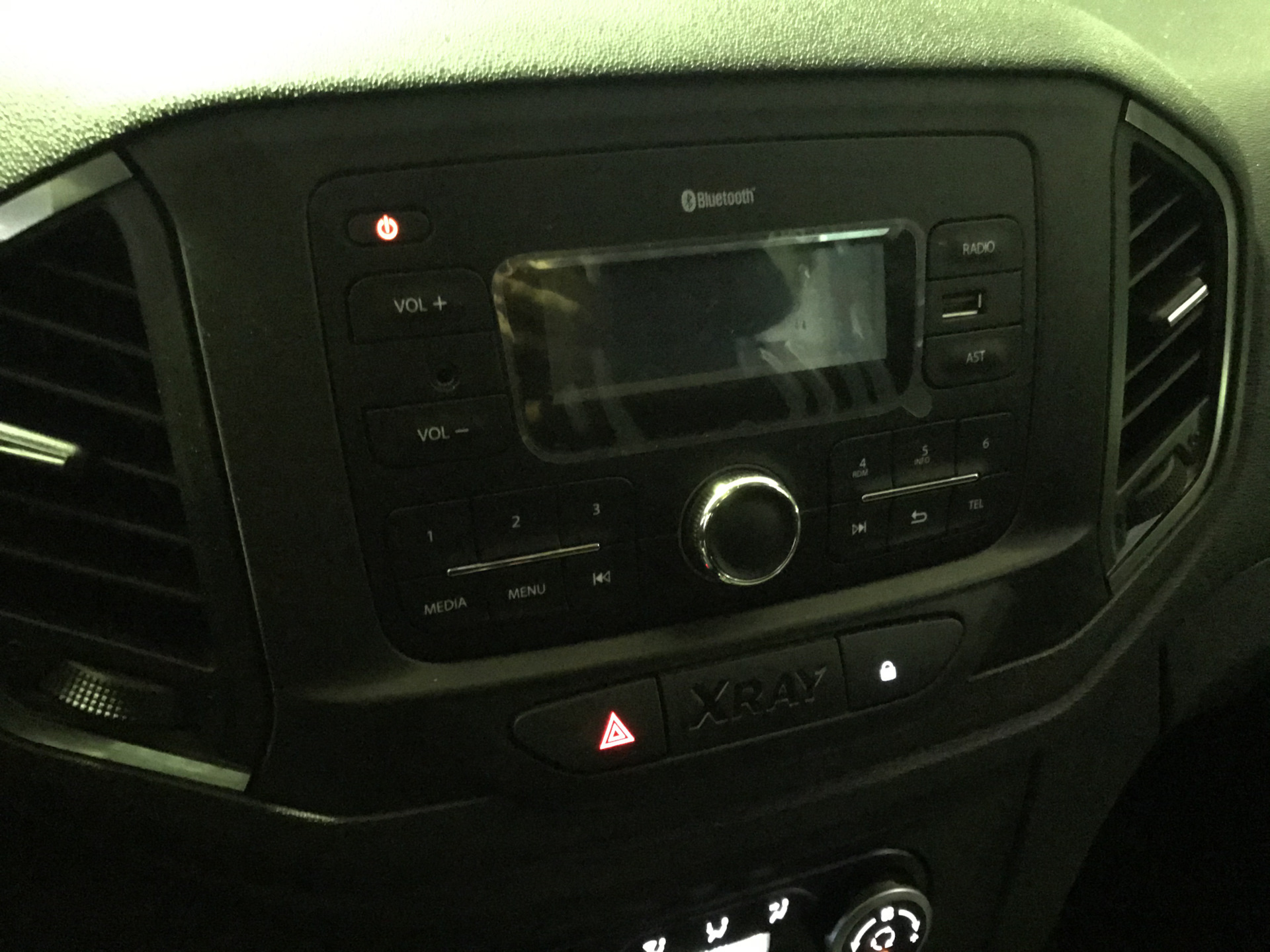 Зависает магнитола при выходе из себе — Lada XRAY, 1,6 л, 2020 года ...