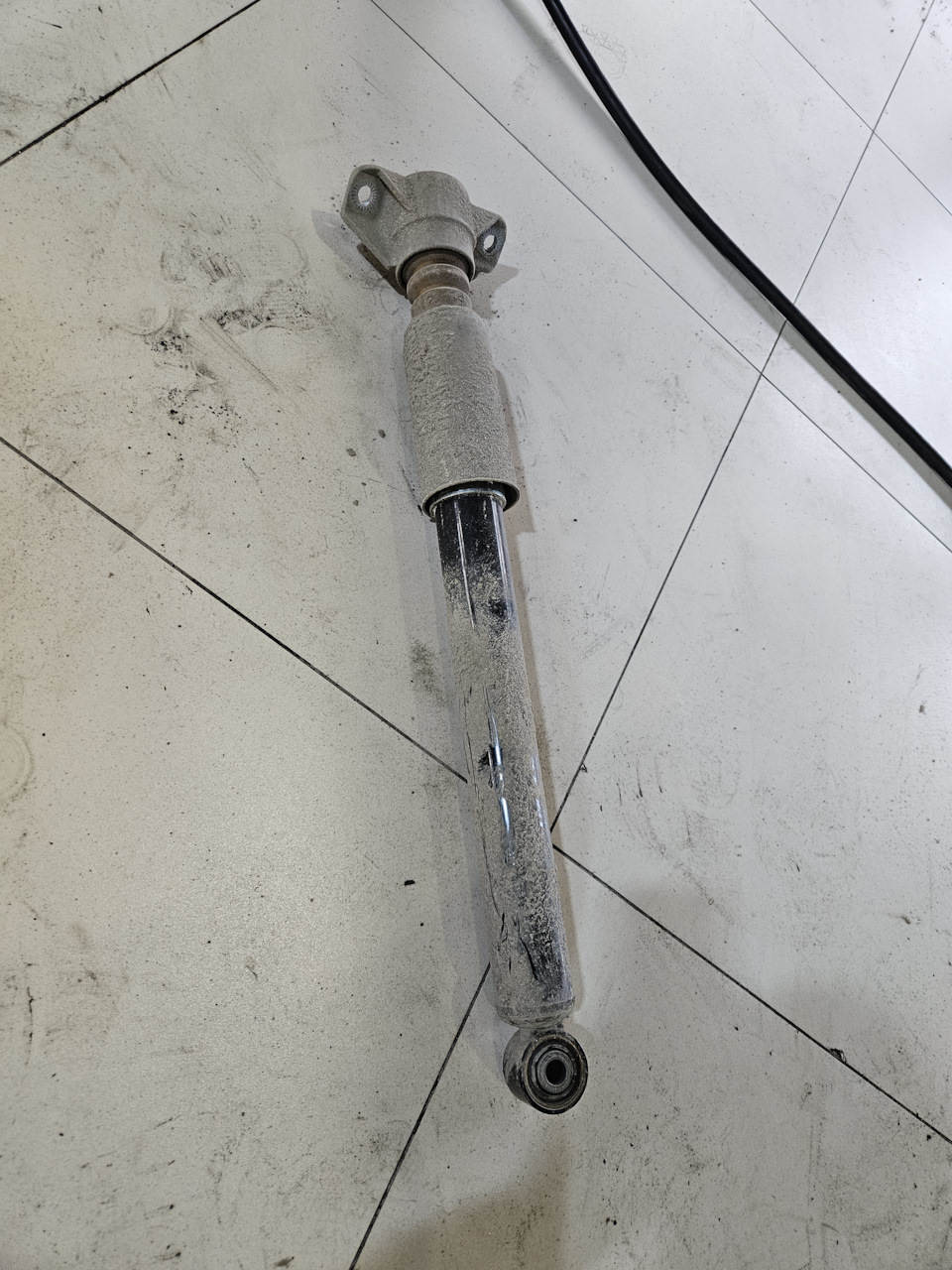 Стук задних амортизаторов. КИТАЙЦЫ не доливают масло! — Voyah Free, 1,5 ...