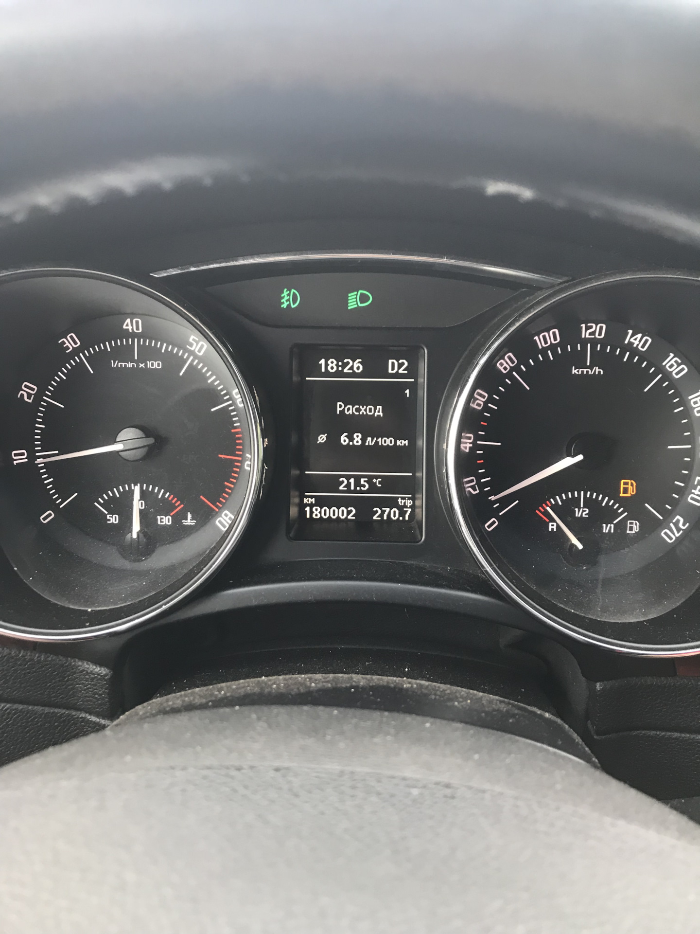 Расход топлива шкода суперб 2011 год. Фабия скорость 160. Расход топлива шкода суперб. Шкода кодиак расход топлива. Шкода рапид 2021 спидометр.