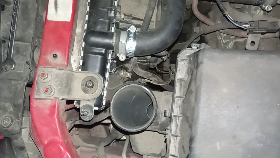 Потек радиатор, замена пробки. — Mazda Familia (BJ), 1,5 л, 2001 года ...