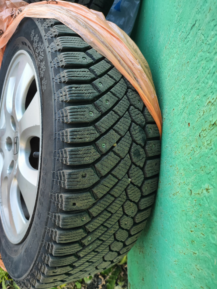 Шины зимние шипованные Continental 205/55 R16, литые диски Honda ...