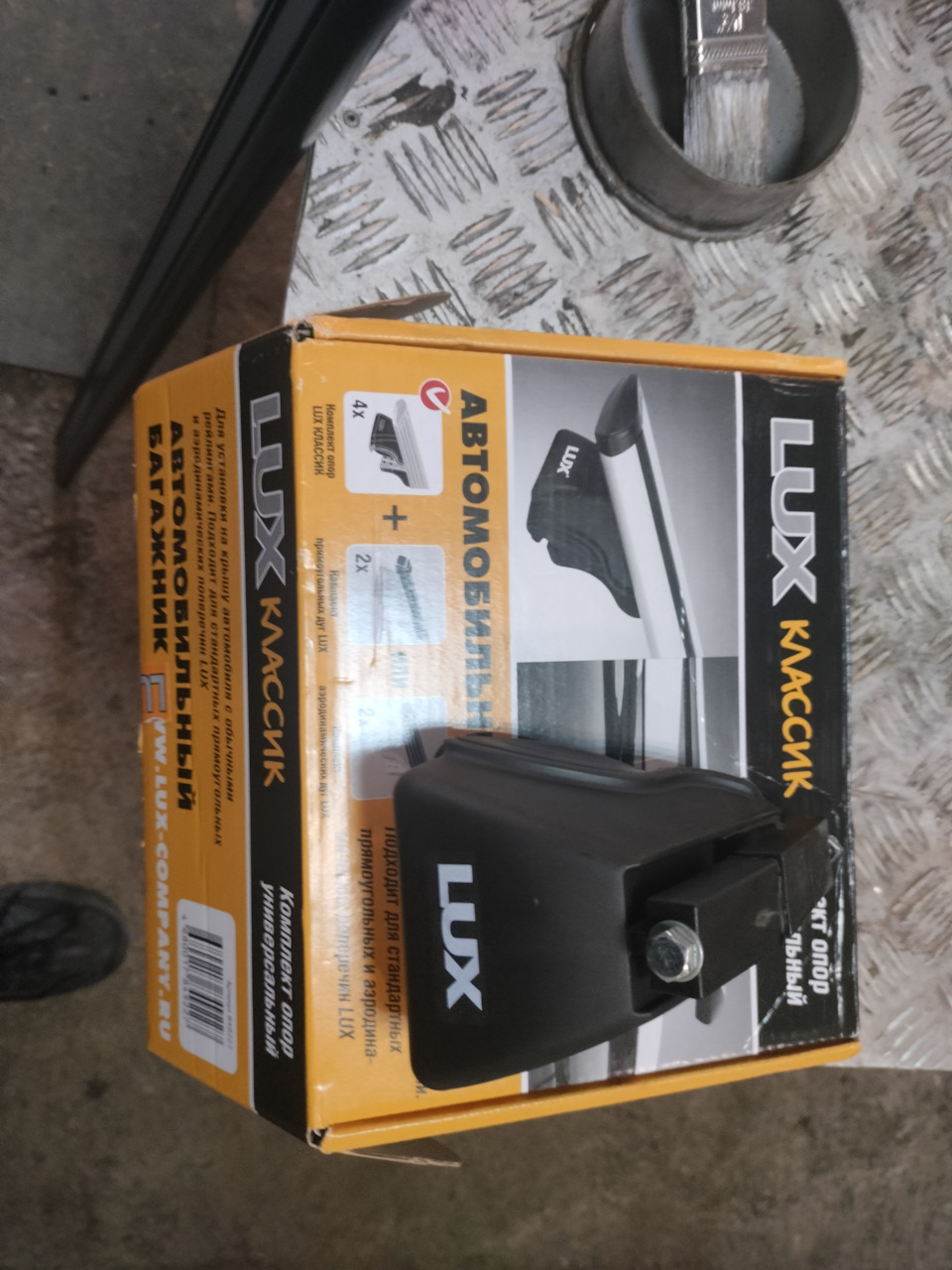 Опоры Lux, но они не подходят для поперечин АПС. По после применения напильнинга встают на ура и не чего не выкручивают. — Lada Niva Travel