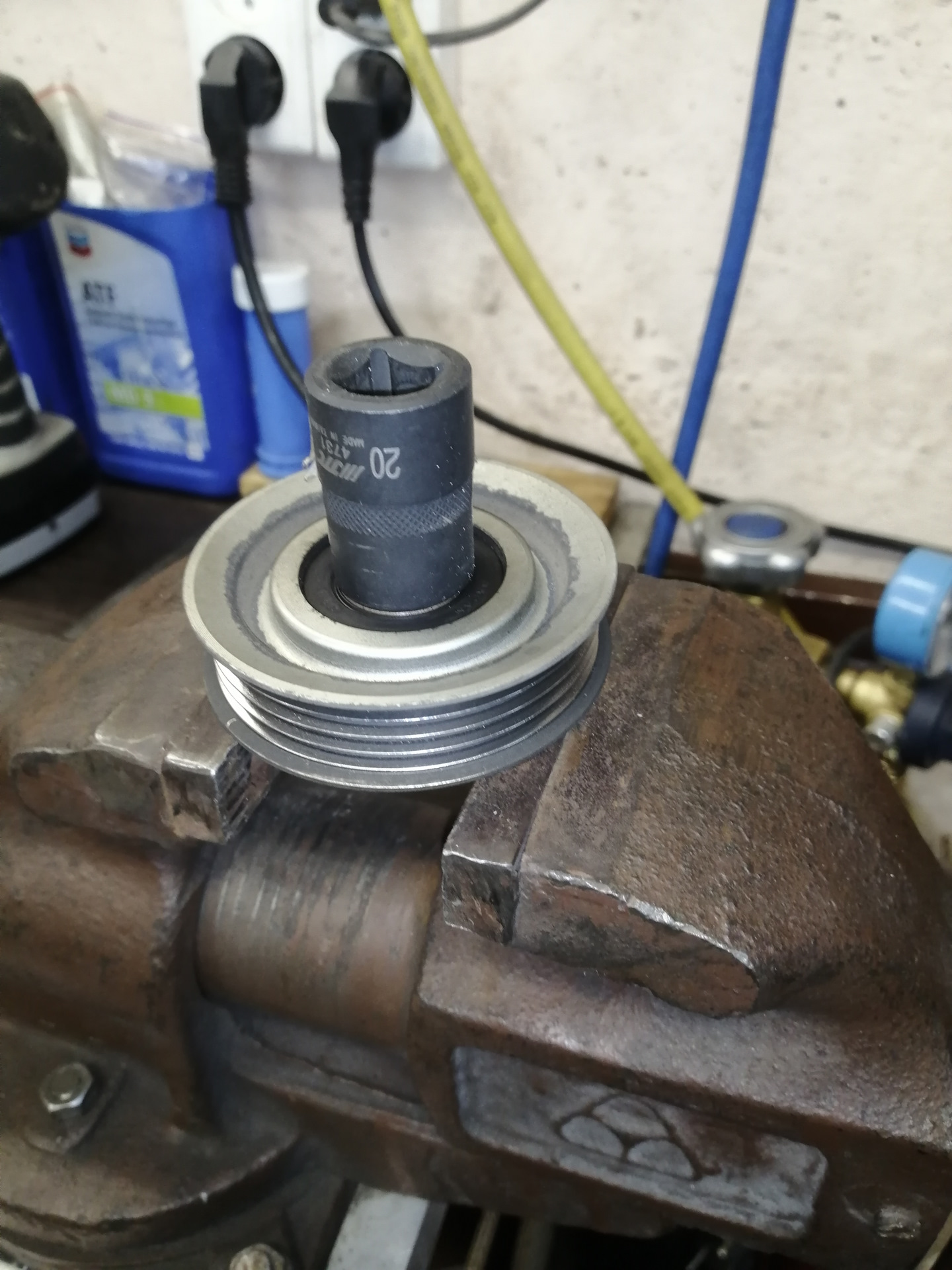 Замена подшипника натяжного ролика. Снятие бампера. — Honda Freed (1G ...