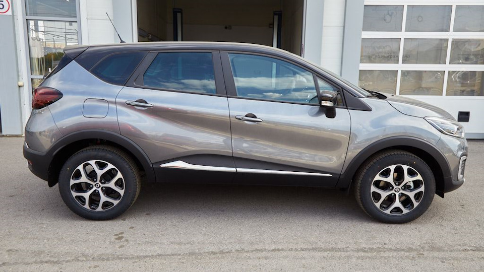 Captur 1.6. Рено Каптур серебристый. Рено Каптур серый. Рено Каптур серый черный. Рено Каптур серо черный.