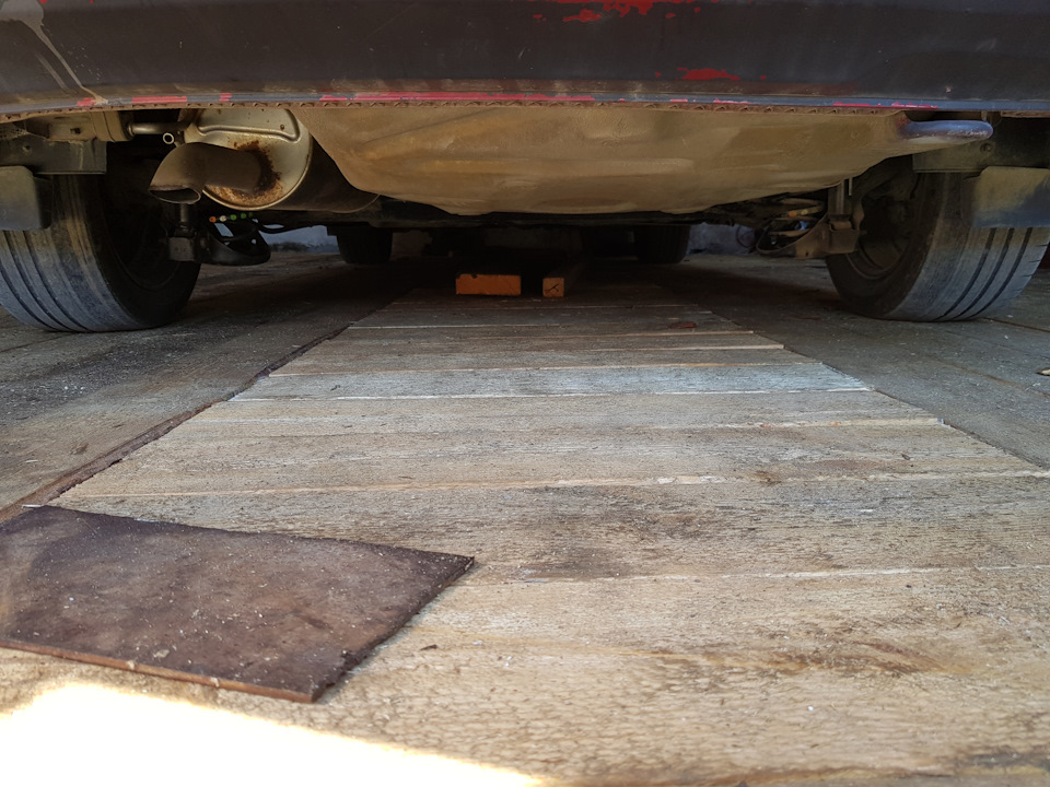 Износ задней резины — Volkswagen Polo Sedan, 1,6 л, 2012 года | просто ...