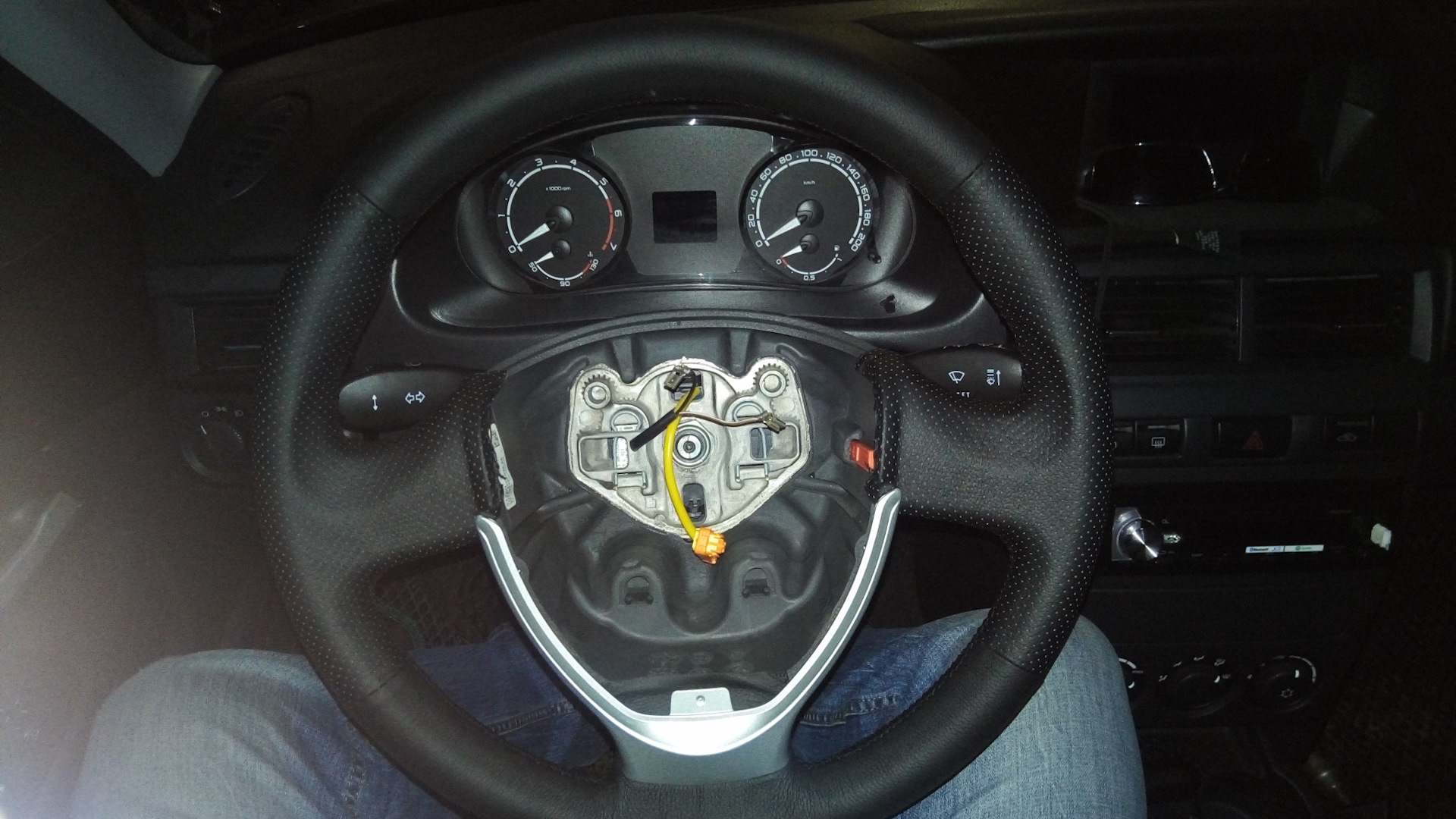 Запись вторая. Перетяжка руля натуральной кожей. — Lada Приора седан, 1 ...