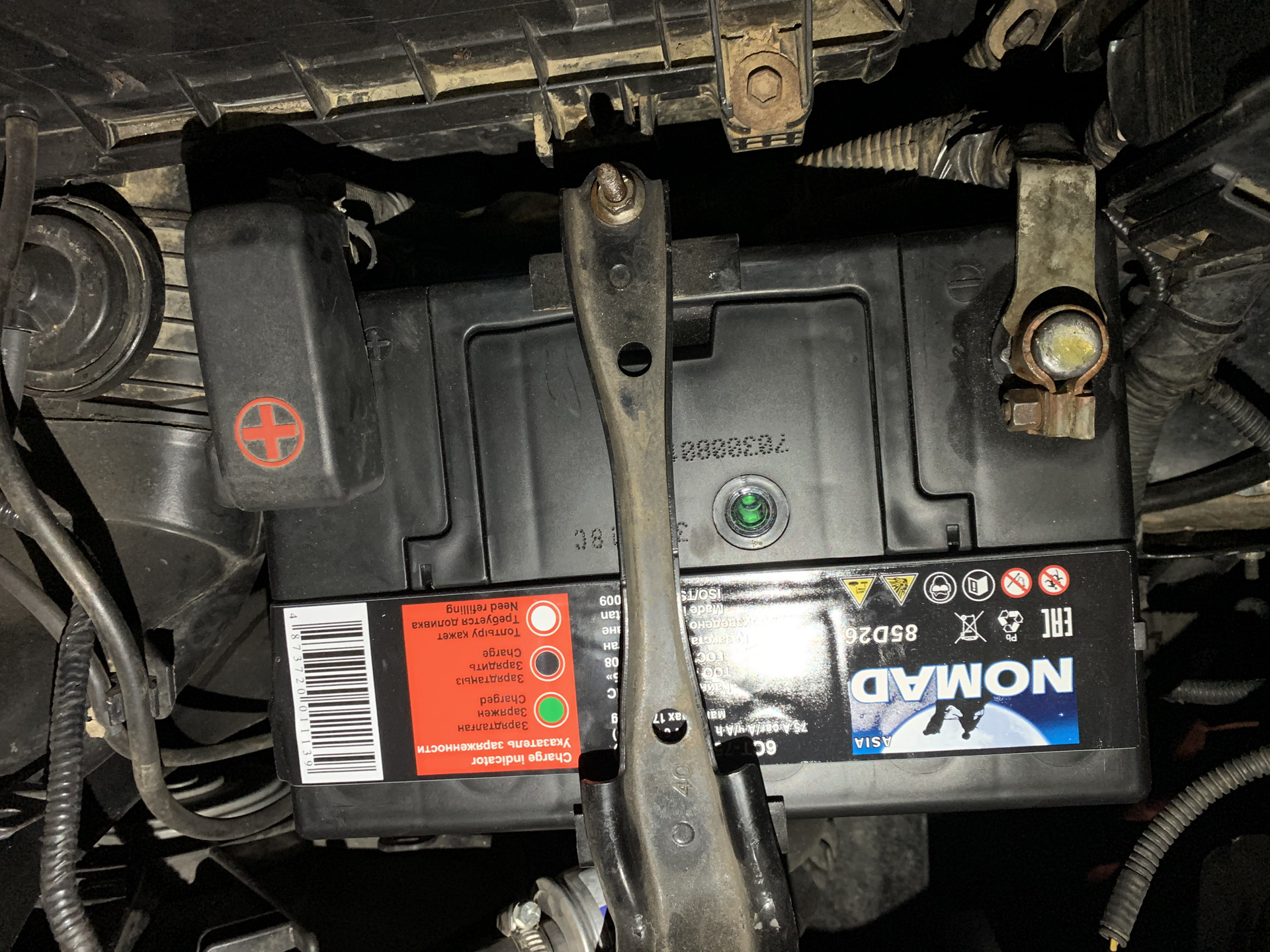 Родной аккумулятор на тойоту хайлендер. Toyota highlander аккумулятор. Хайлендер 3. Тойота хайлендер акб. Аккумулятор тойота хайлендер 2012.