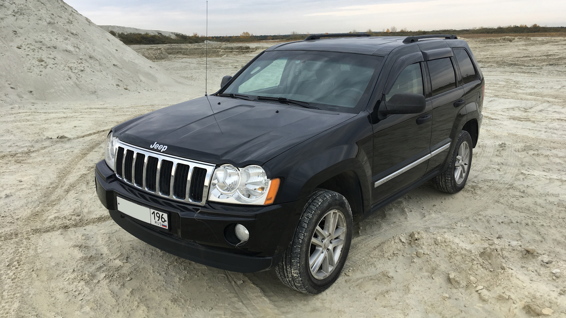 Jeep Grand Cherokee 2011 черный