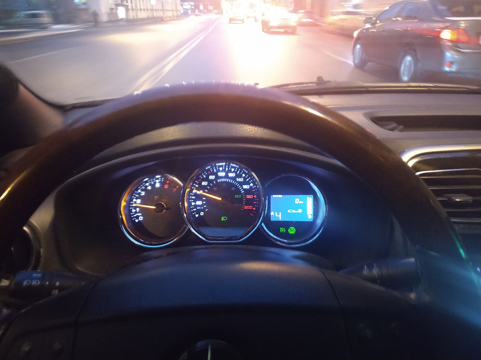 Расчётный запас хода на оставшемся в баке топливе не работает — Renault Logan (2G)