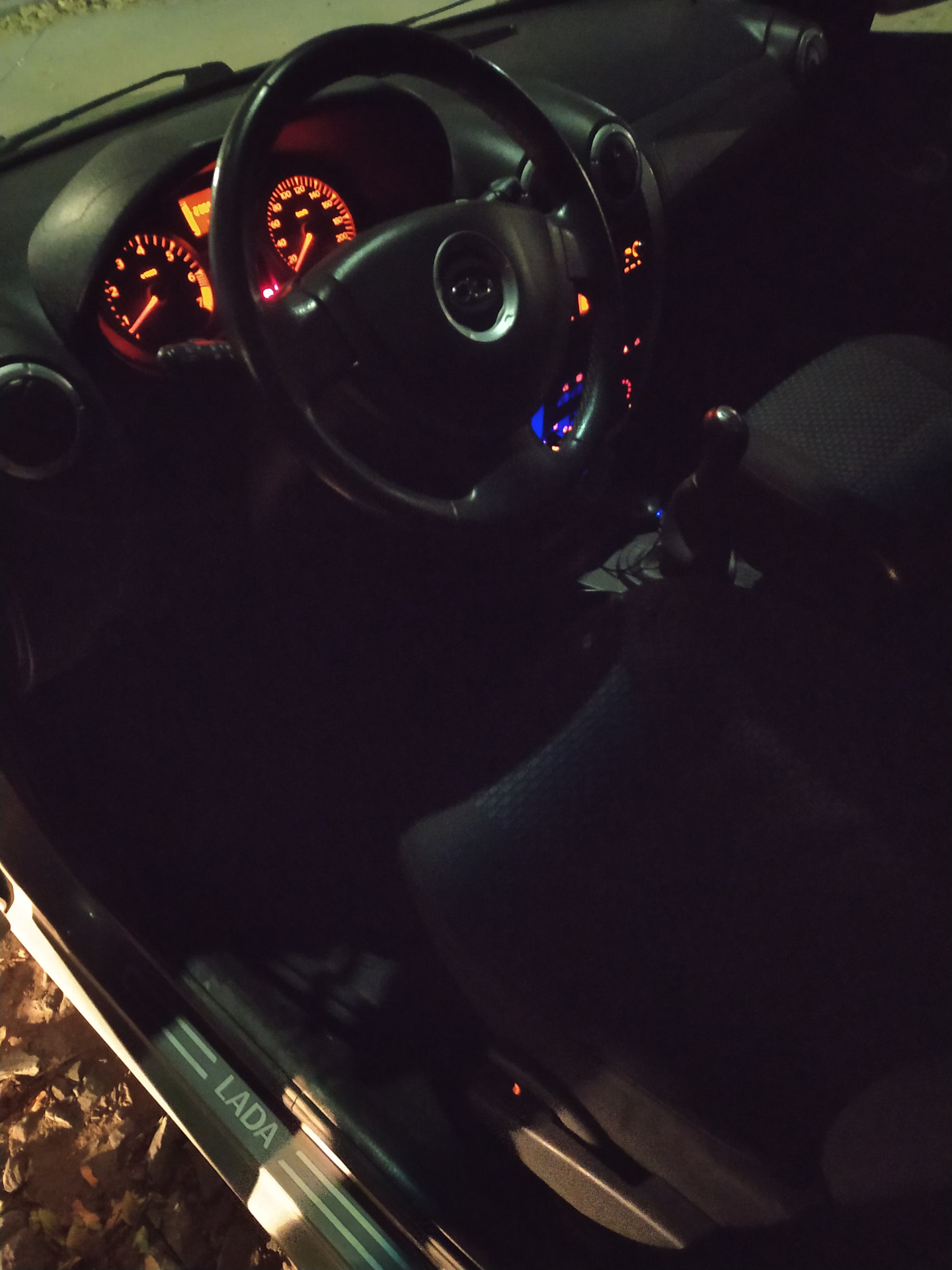 Баловство… Подсветка кнопок обогрева сидений — Lada Ларгус, 1,6 л, 2013 ...