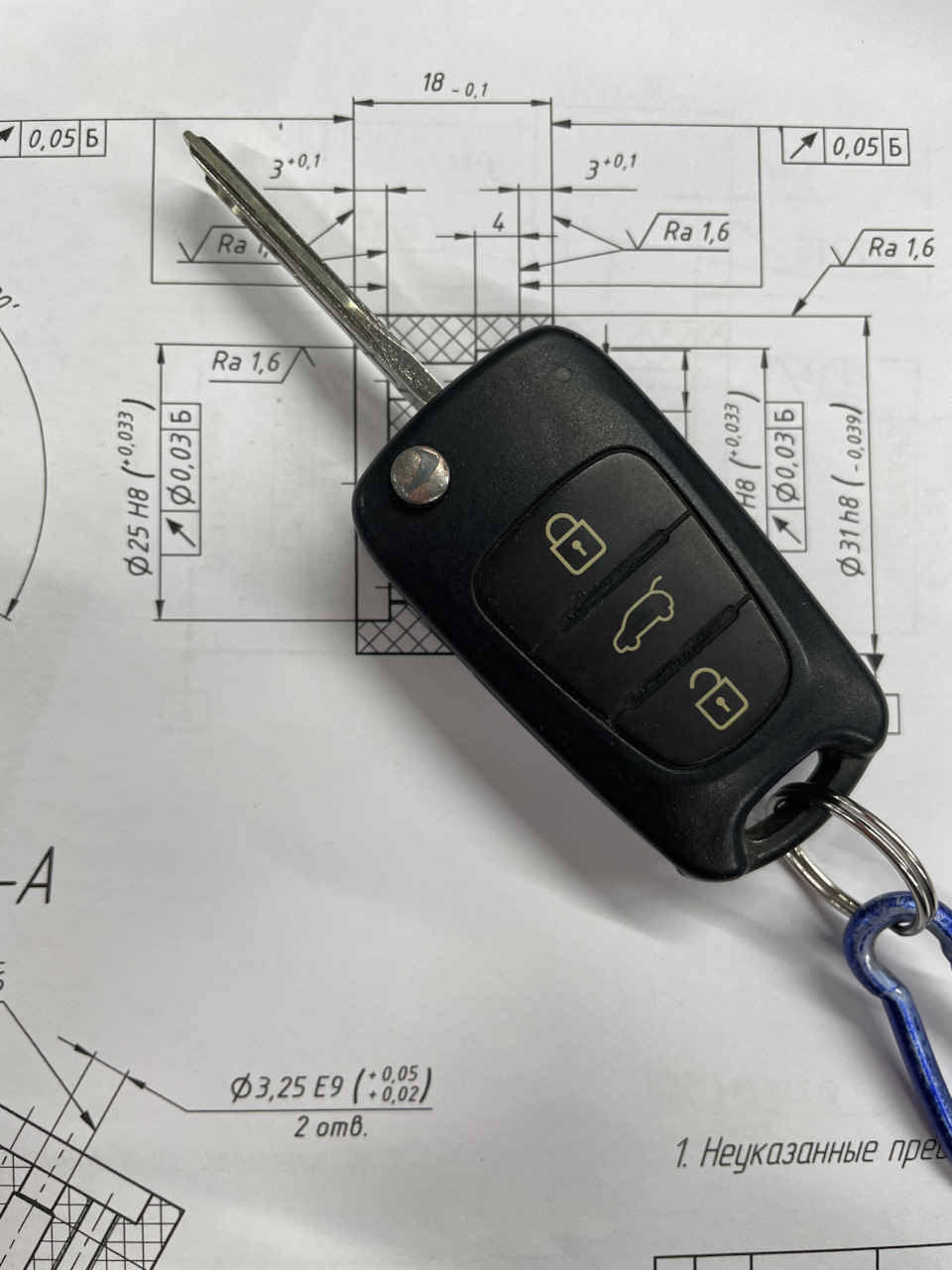 Ключ спереди — KIA Ceed (1G). Запчасти на фото: 6003S