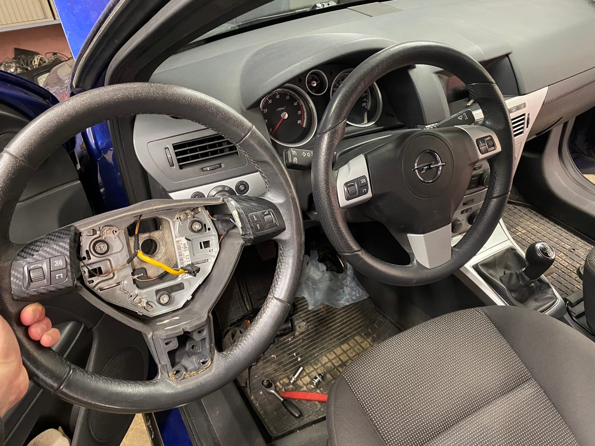 Установка спорт руля и ремонт заднего дворника — Opel Astra H GTC, 2 л ...