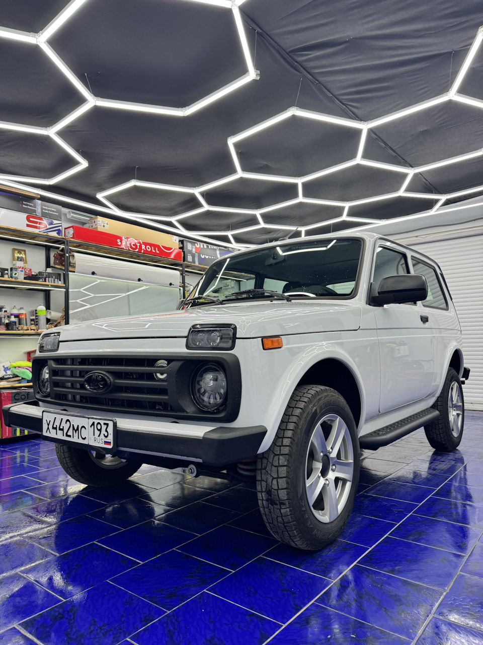 Бронепленка и керамика-Нива 21214 — Lada 4x4 3D, 1,7 л, 2024 года |  стайлинг | DRIVE2