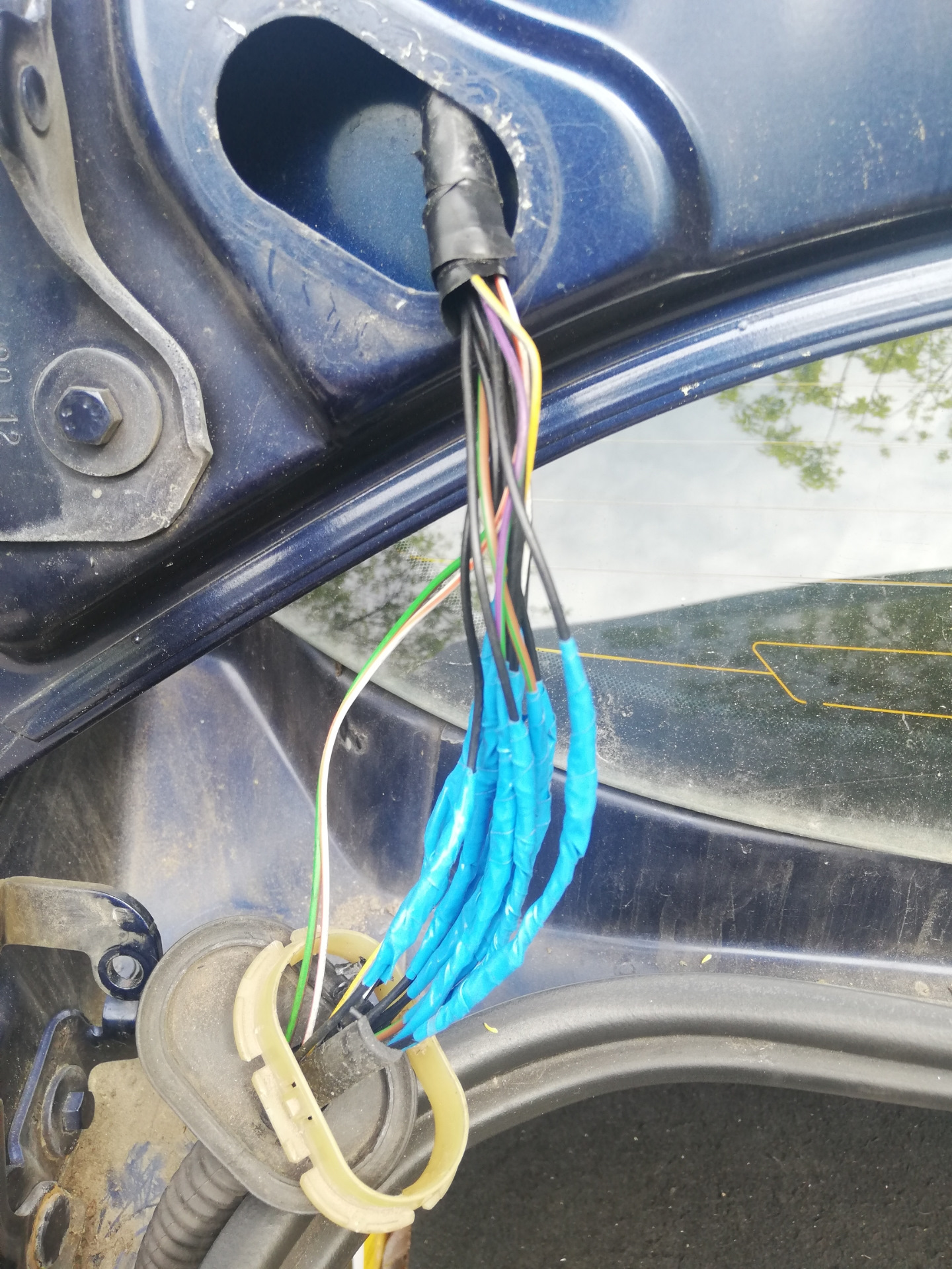 коса багажника мондео 4