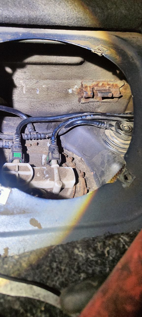 Замена хомутов топливного бака Калина 2 — Lada Калина Хэтчбек (2G), 1,6 ...