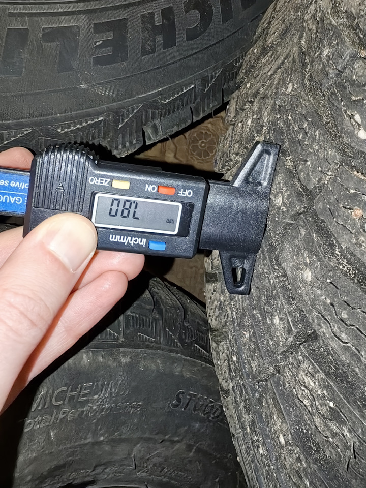 Шины зимние шипованные Michelin 215/65 R16 на Renault Duster (2G). Б/у ...