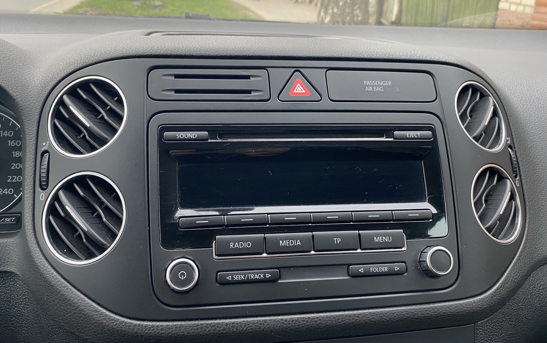 Мили в час vw tiguan. Discover media для volkswagen tiguan 1. Rcd-310 1t0035680c. Как установить на фольксваген. Passat alltrack адаптивный.