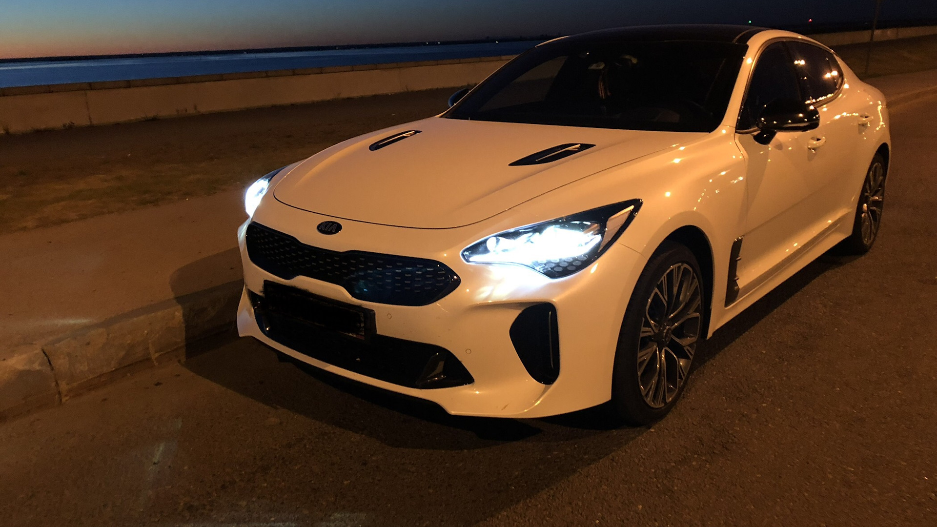 Kia Stinger РІ С‚РµРјРЅРѕС‚Рµ