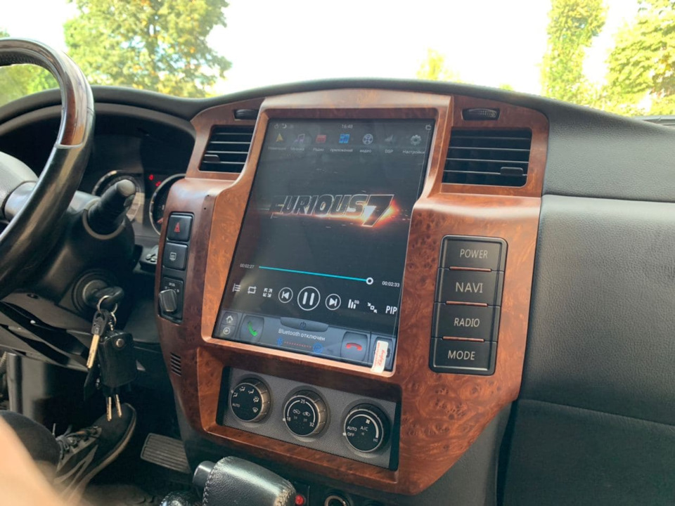 Тесла экраны для авто