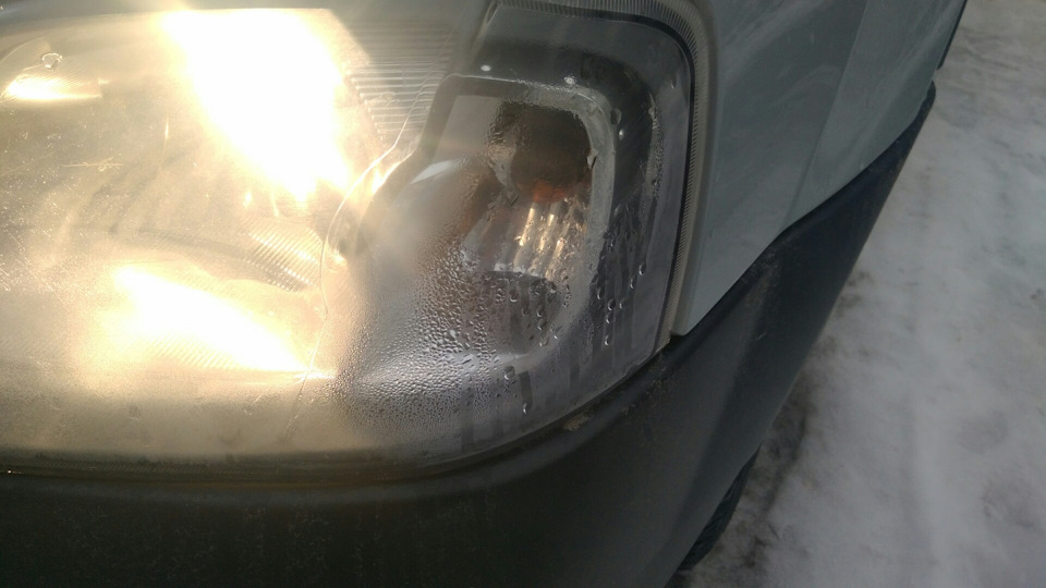 Жесткое запотевание фары — Renault Logan (1G), 1,6 л, 2008 года ...