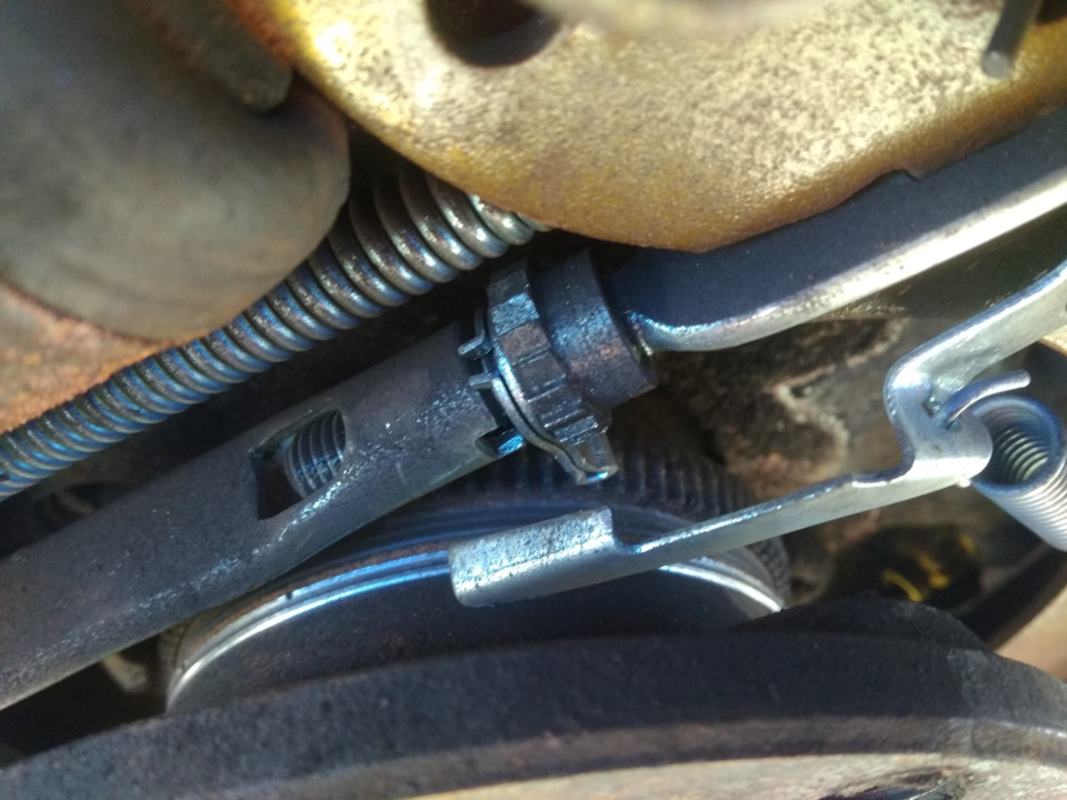 Скрип в заднем колесе — Peugeot Partner, 1,9 л., 2005 года | своими ...