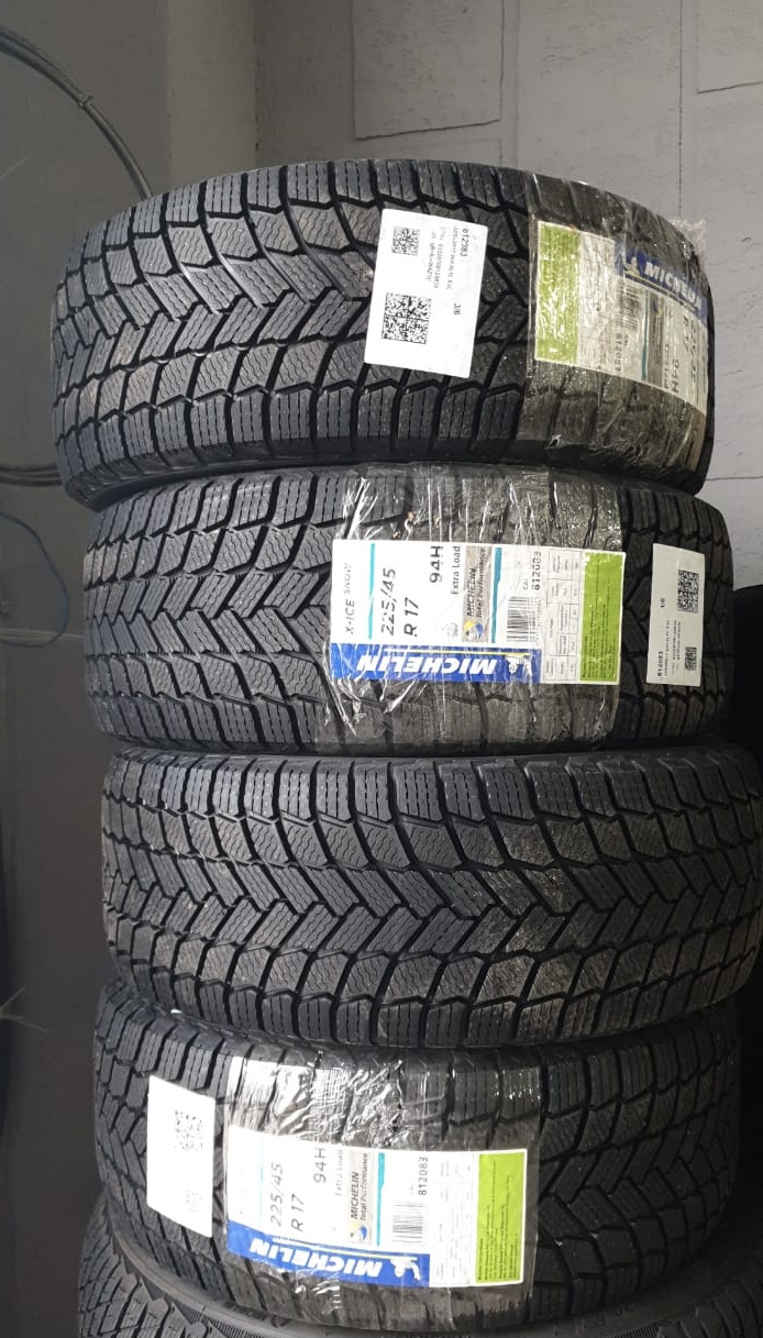 Фото в бортжурнале Ford Focus Wagon II. Запчасти на фото: Michelin X-Ice