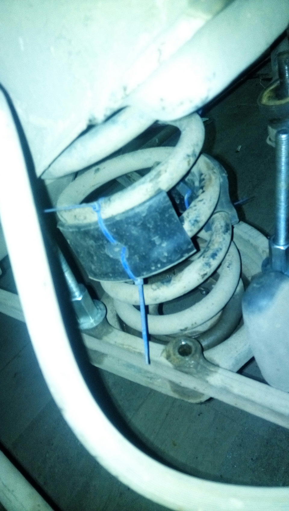 Замена пружин на Волге в гаражных условиях — ГАЗ 2410, 2,4 л., 1986 ...