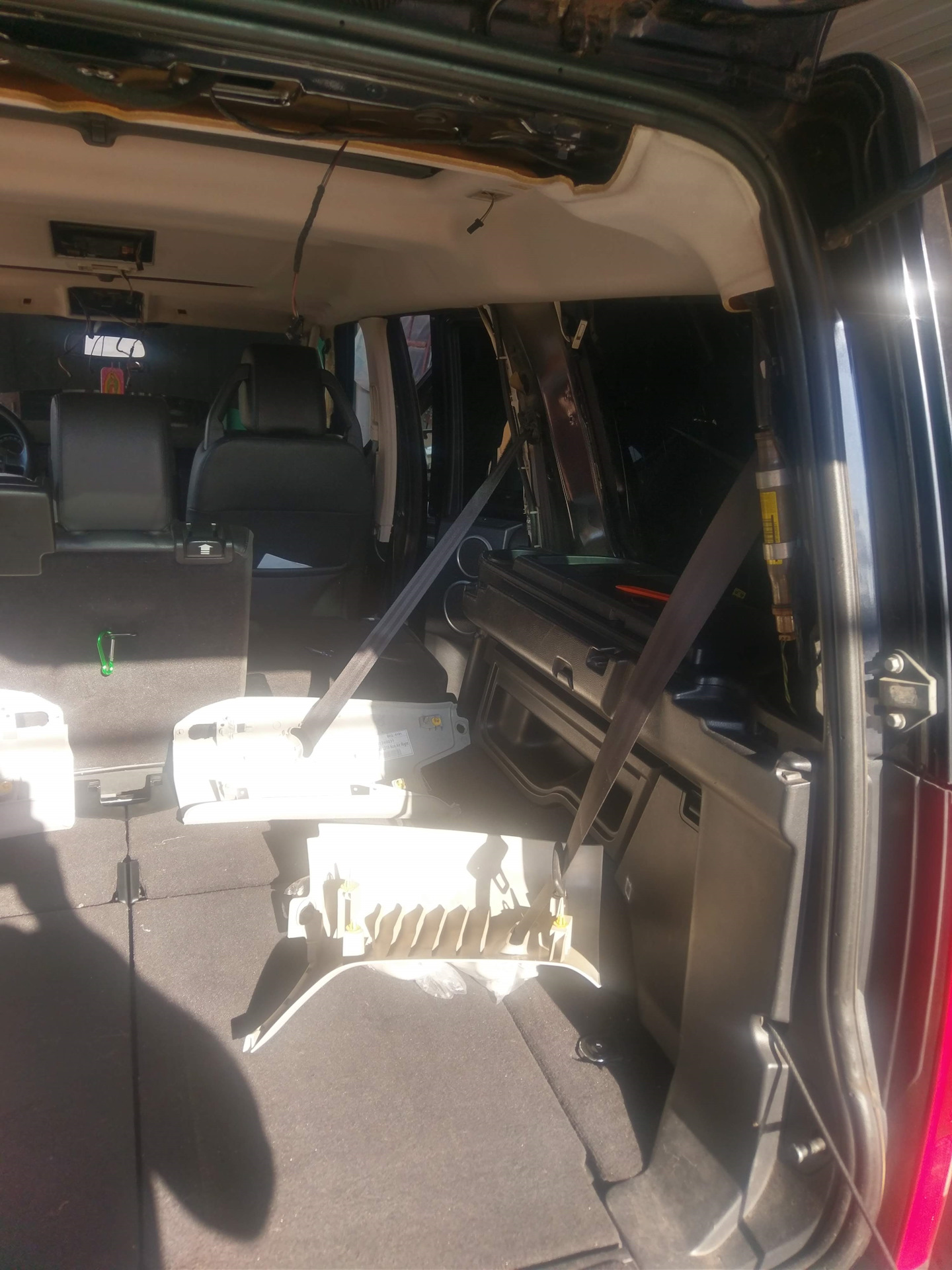 Как снять потолок land rover discovery
