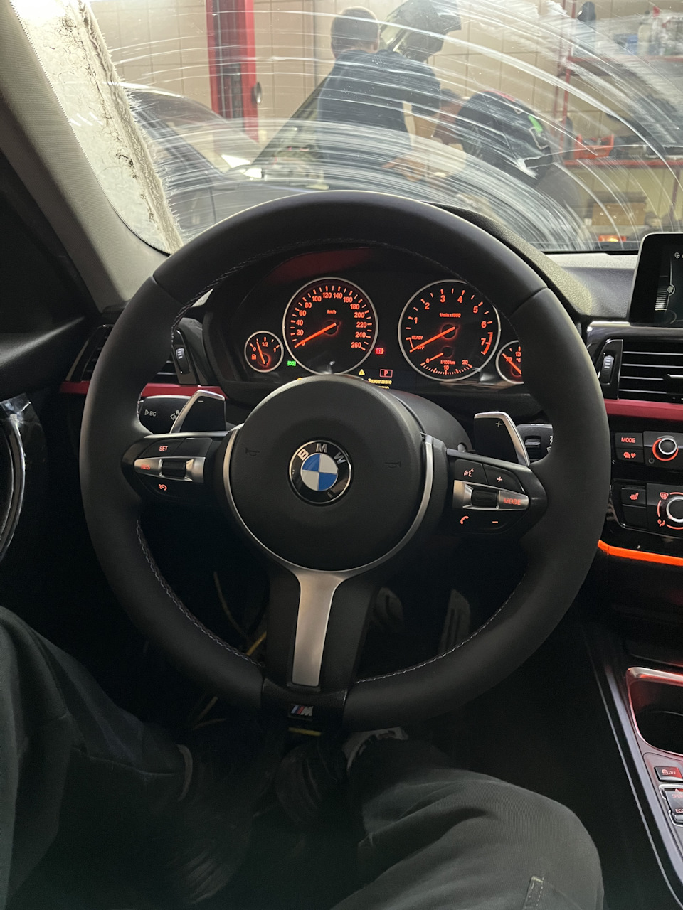 Установка М руля с лепестками и круизом — BMW 3 series (F30), 2 л, 2015  года | тюнинг | DRIVE2